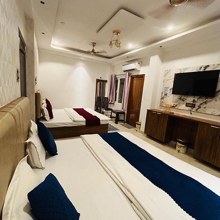 Hotel Mm Grand Varanasi Esterno foto