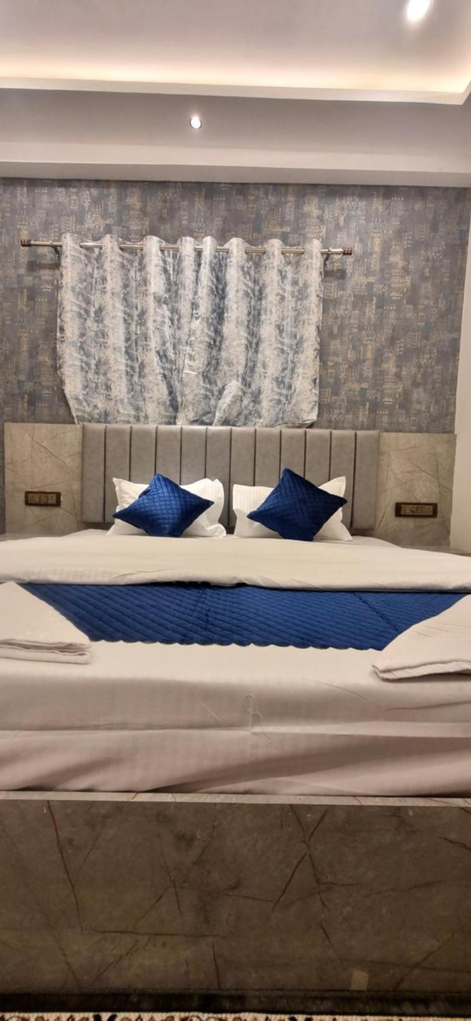 Hotel Mm Grand Varanasi Esterno foto