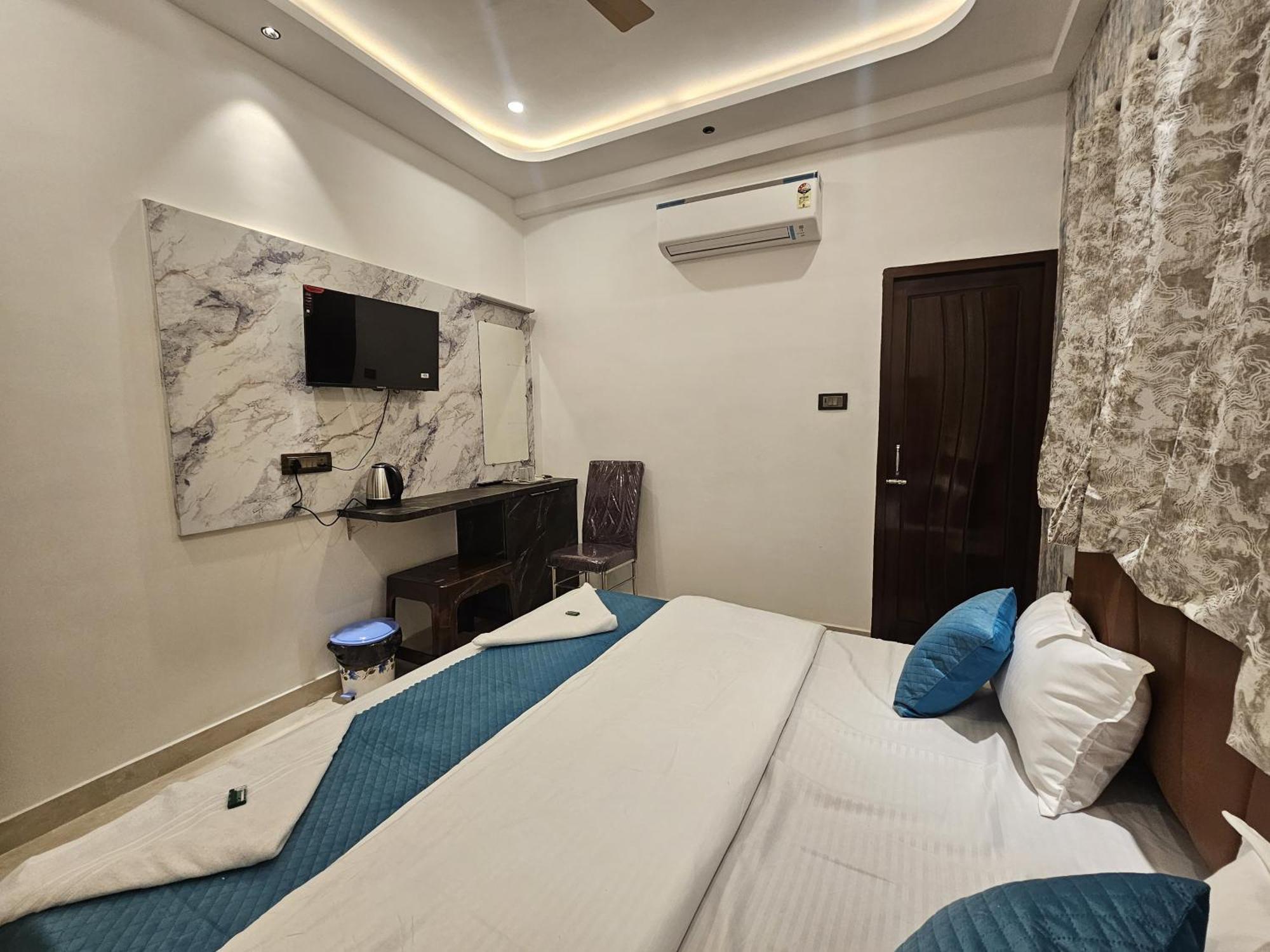 Hotel Mm Grand Varanasi Esterno foto