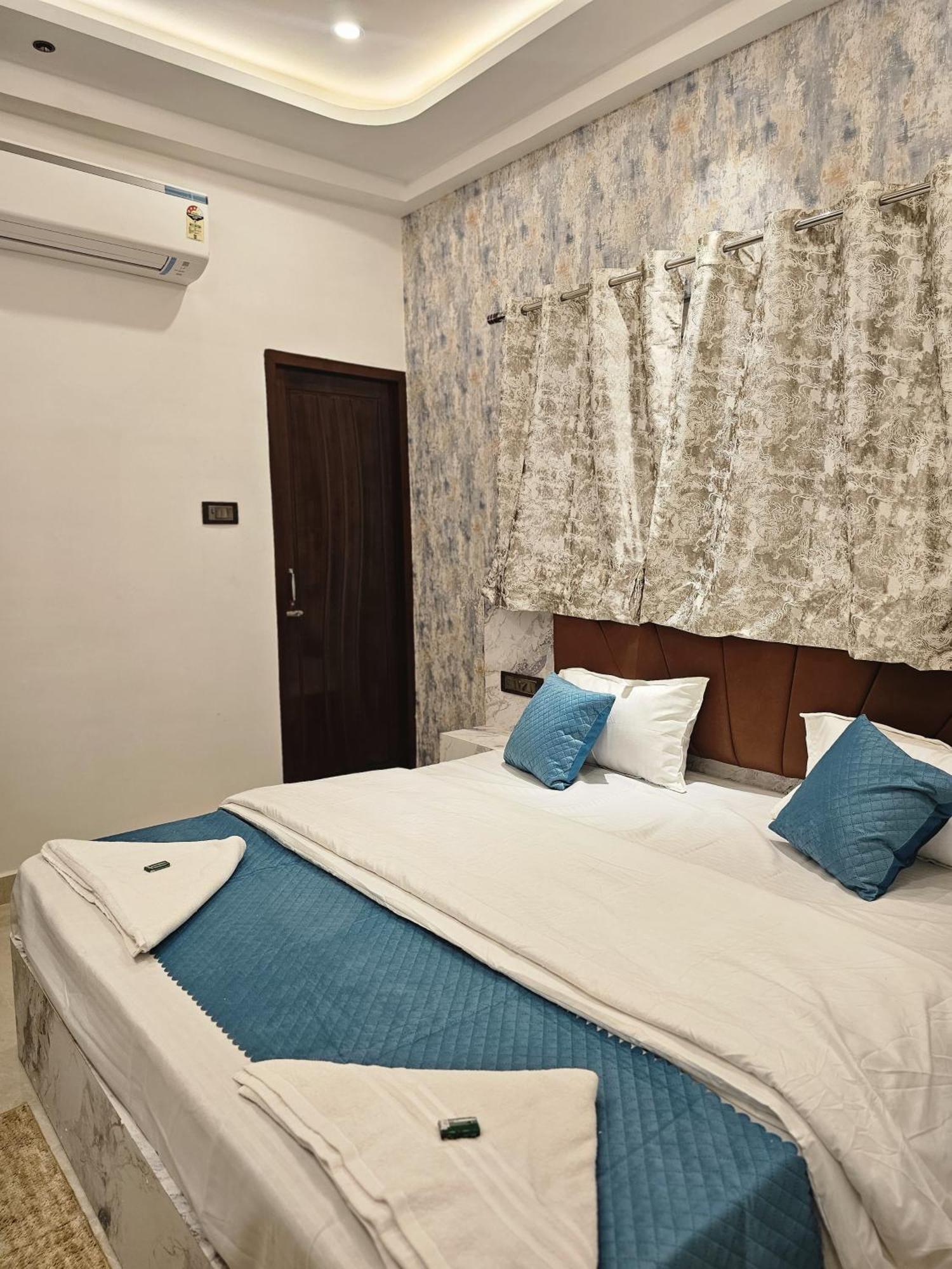 Hotel Mm Grand Varanasi Esterno foto