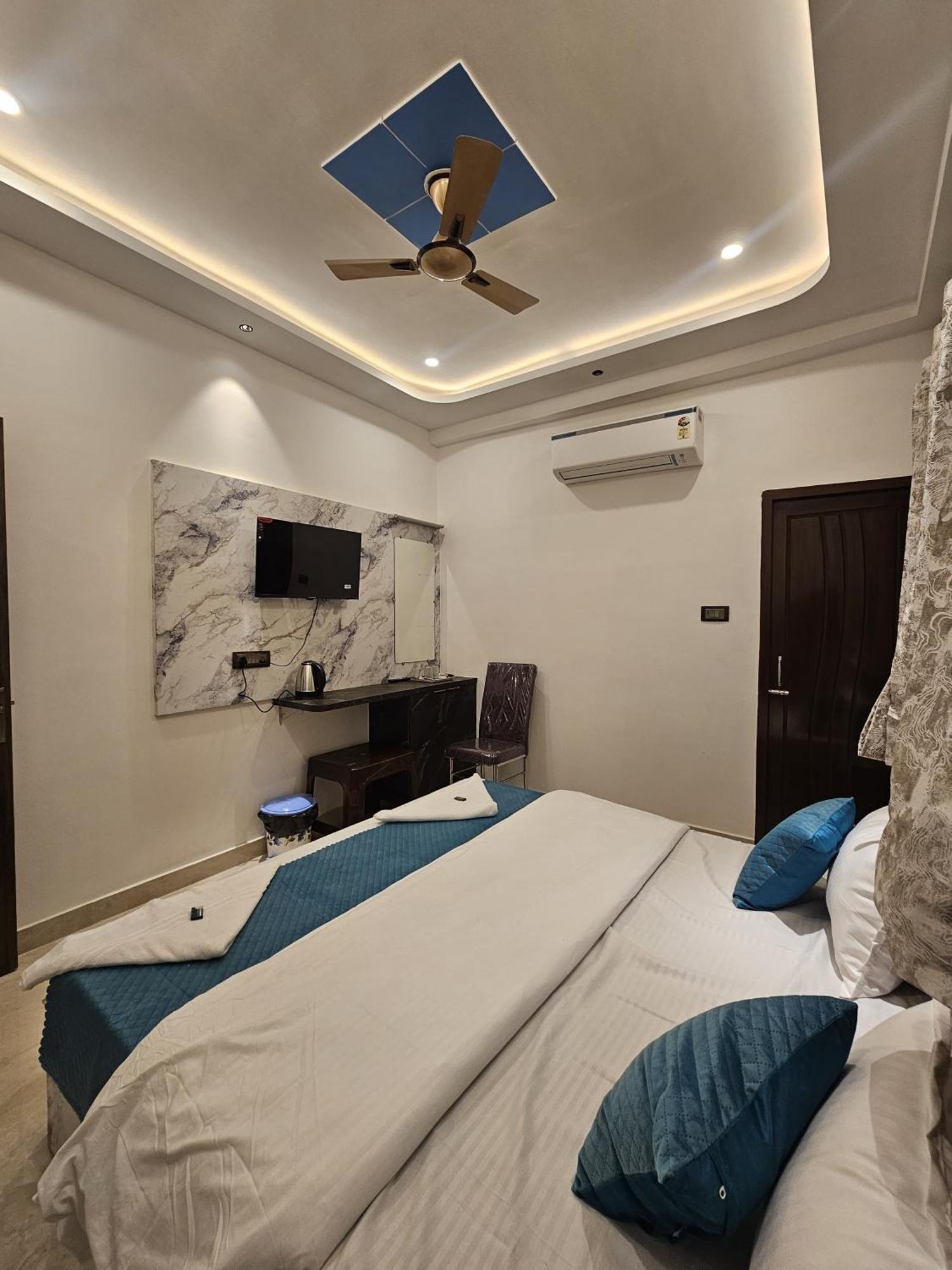 Hotel Mm Grand Varanasi Esterno foto