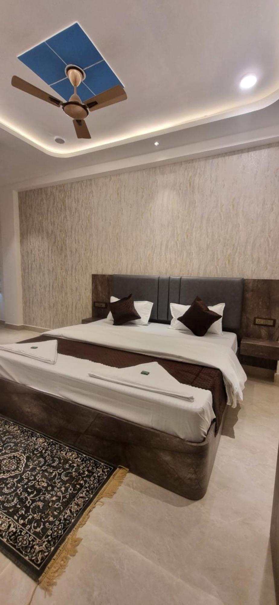 Hotel Mm Grand Varanasi Esterno foto