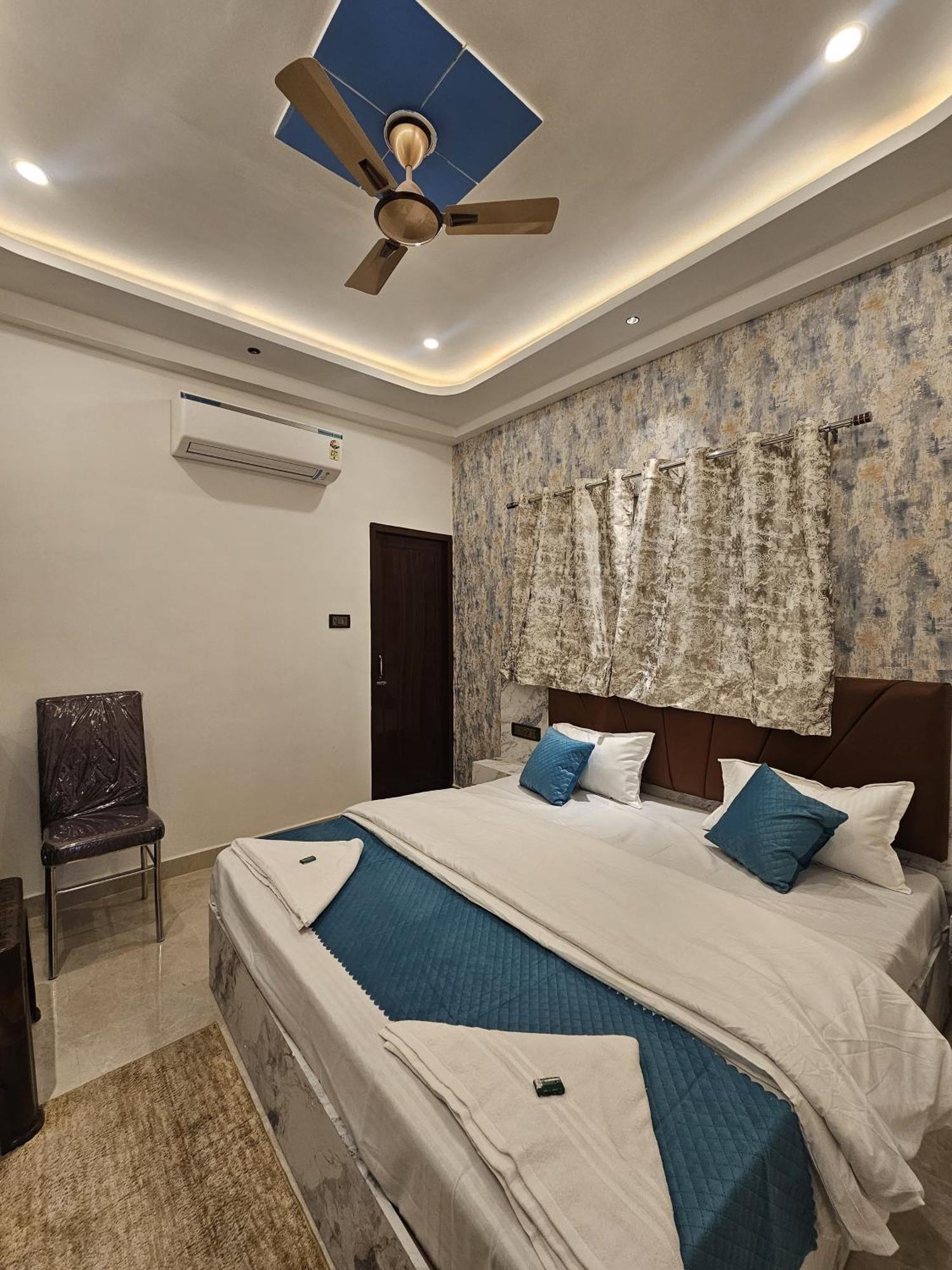 Hotel Mm Grand Varanasi Esterno foto