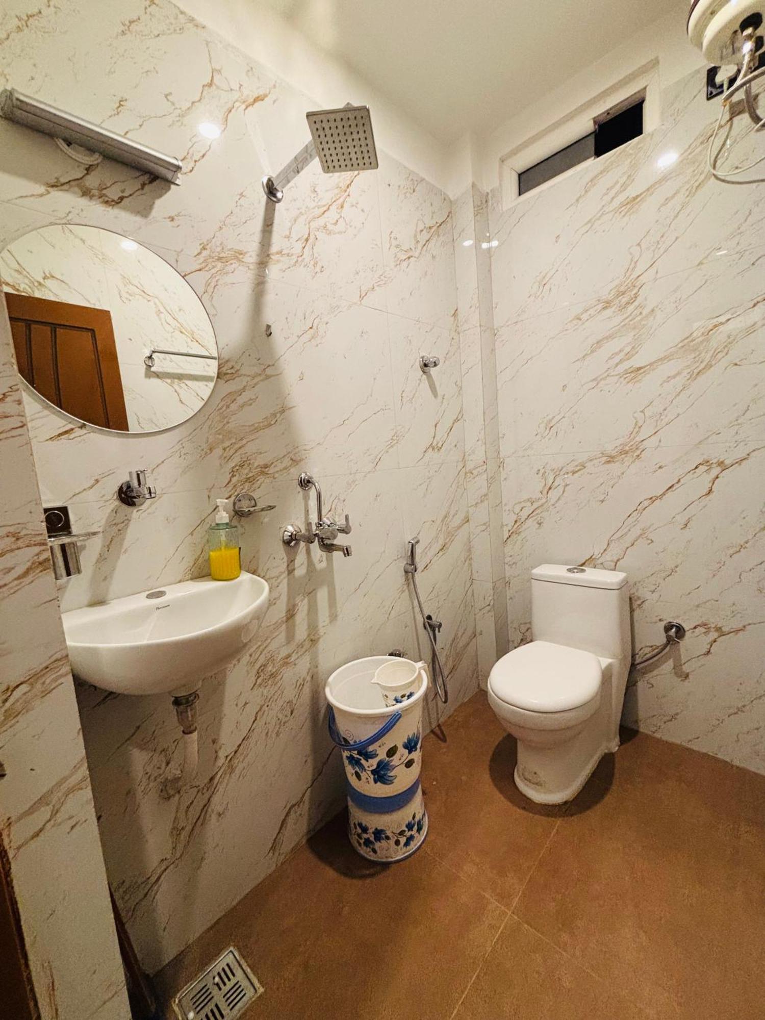 Hotel Mm Grand Varanasi Esterno foto