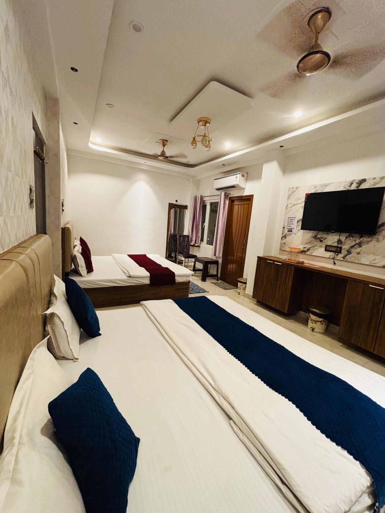 Hotel Mm Grand Varanasi Esterno foto