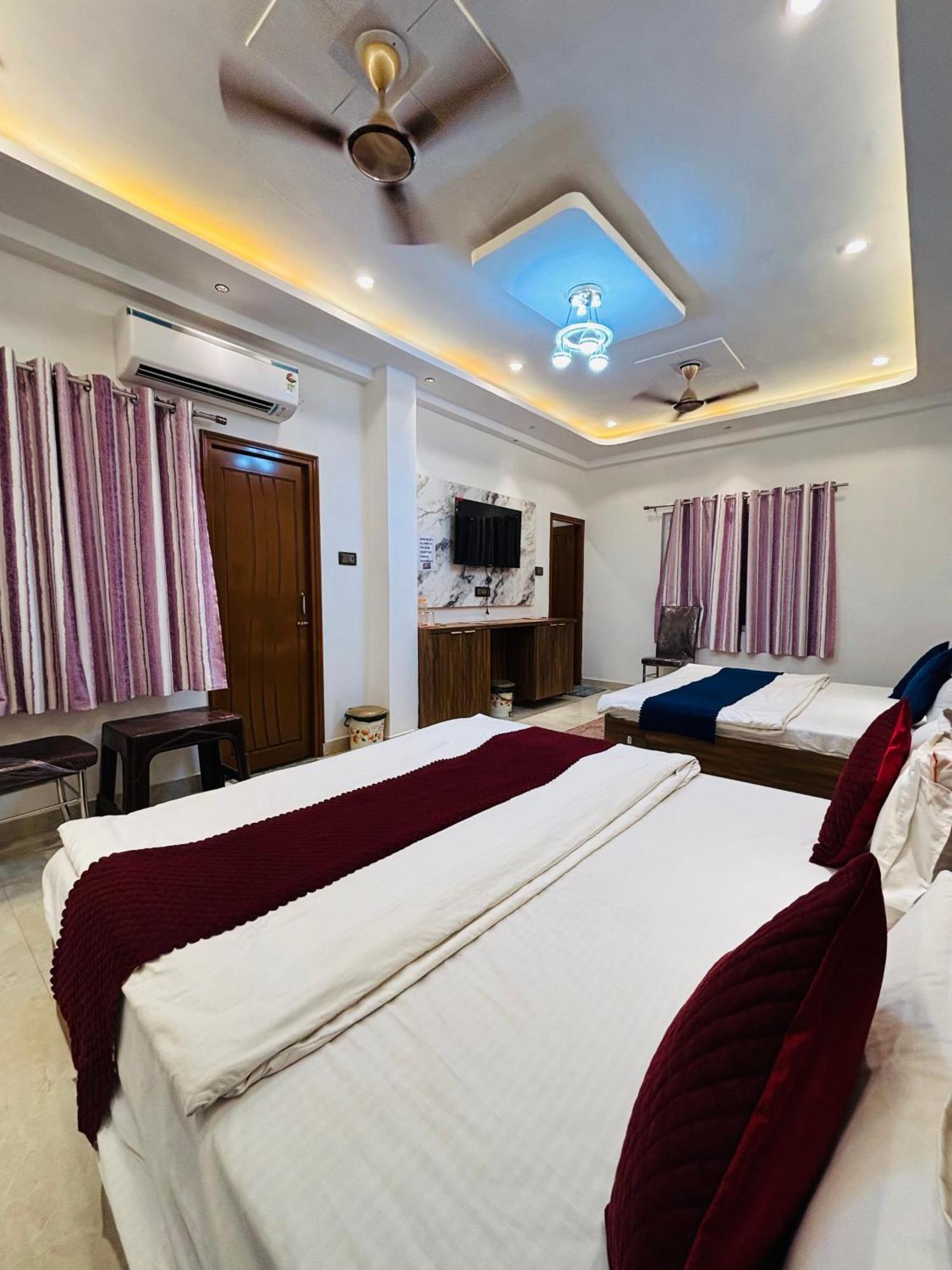 Hotel Mm Grand Varanasi Esterno foto