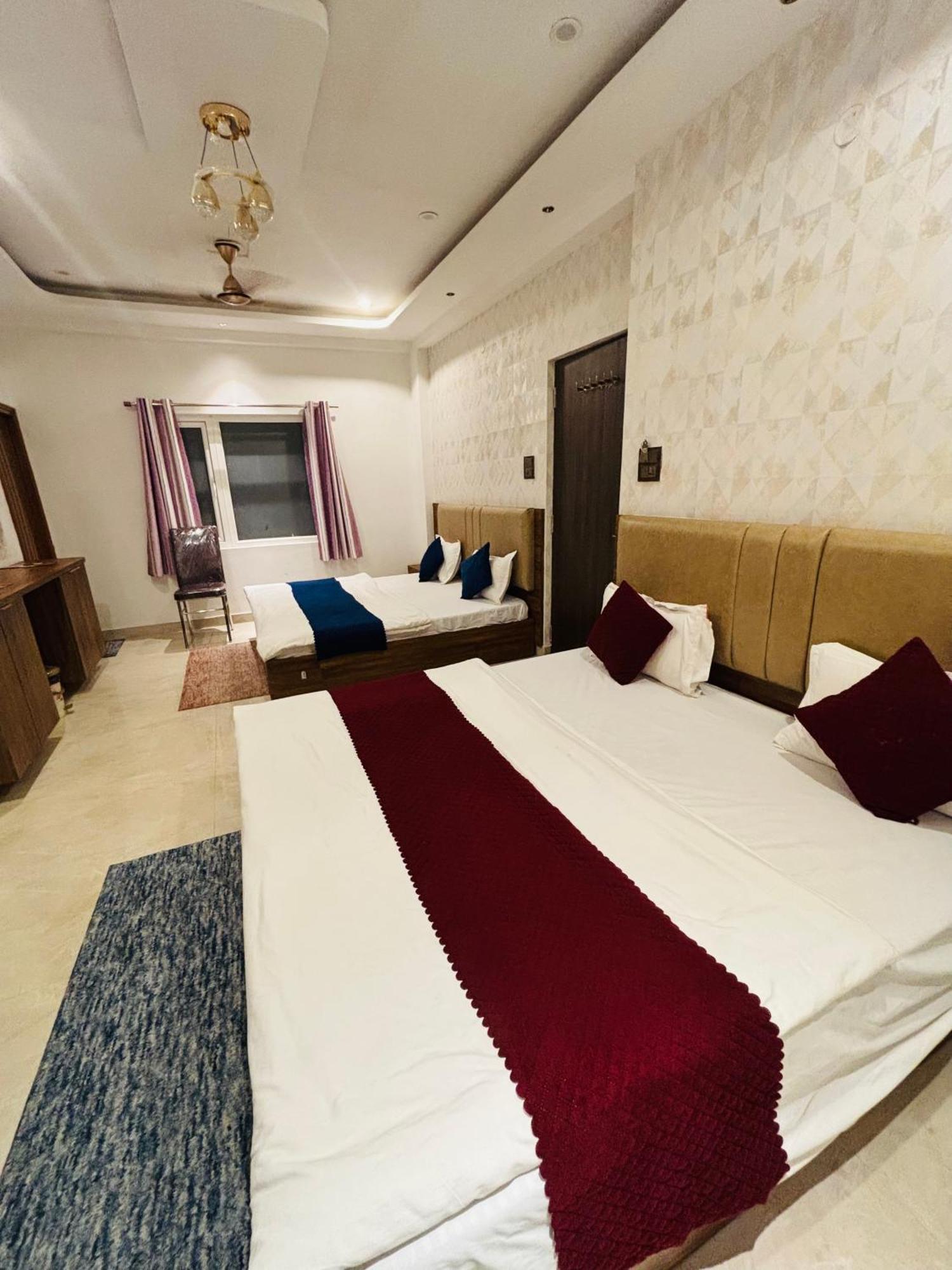 Hotel Mm Grand Varanasi Esterno foto