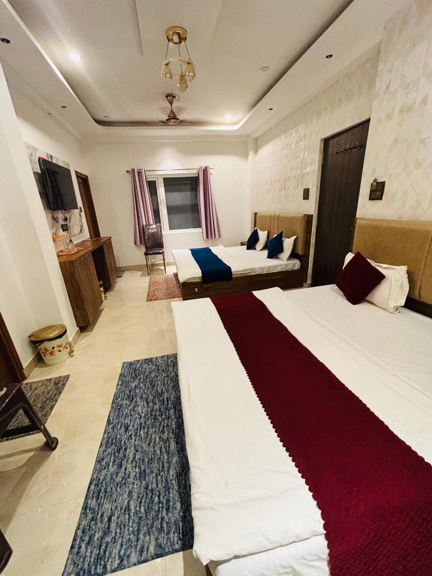 Hotel Mm Grand Varanasi Esterno foto